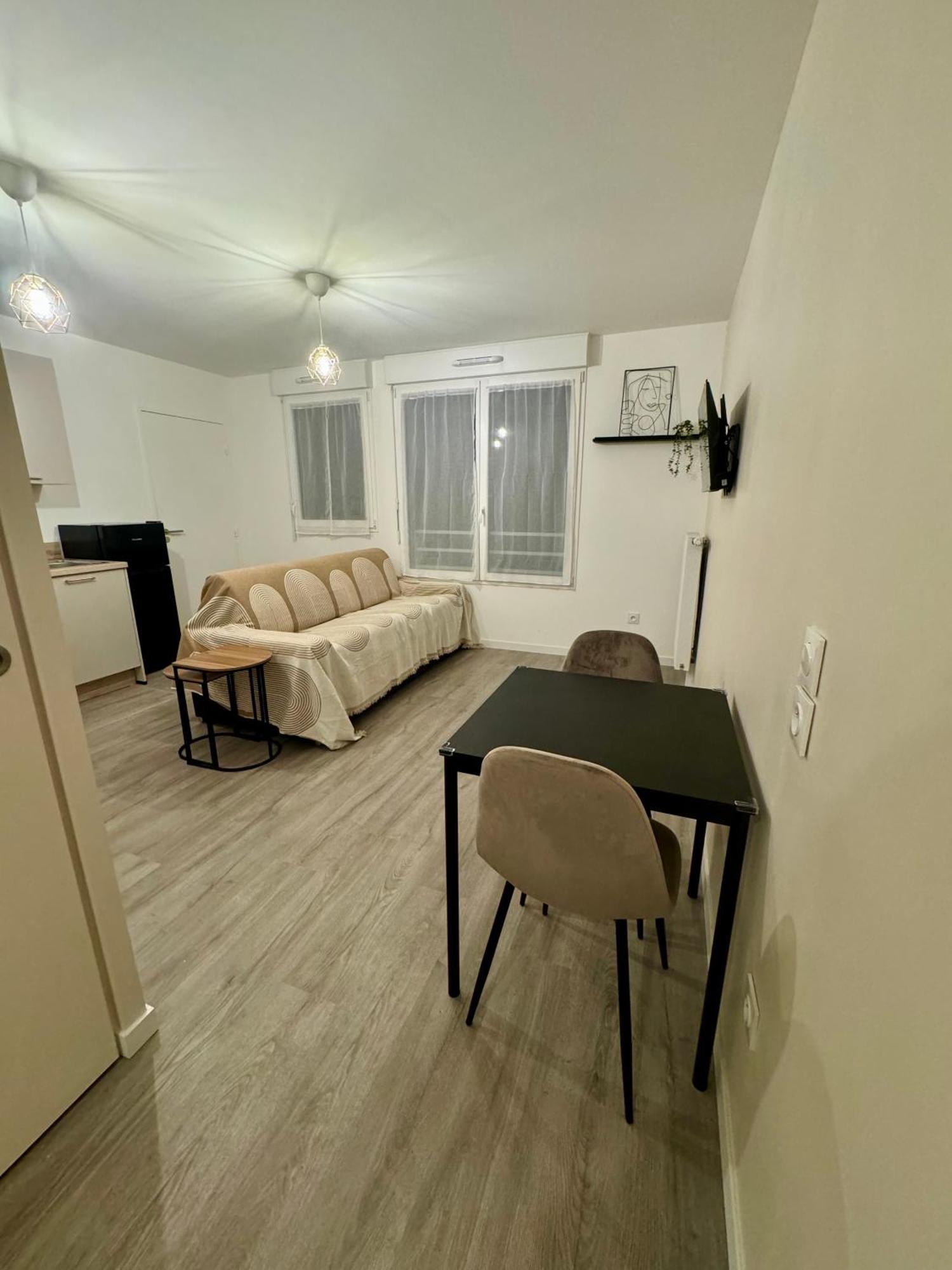 Studio Moderne Et Tout Equipe, Proche Du Rer, Paris & Aeroport D'Orly En 20 Min, Lit Bebe Sur Demande Vitry-sur-Seine Esterno foto